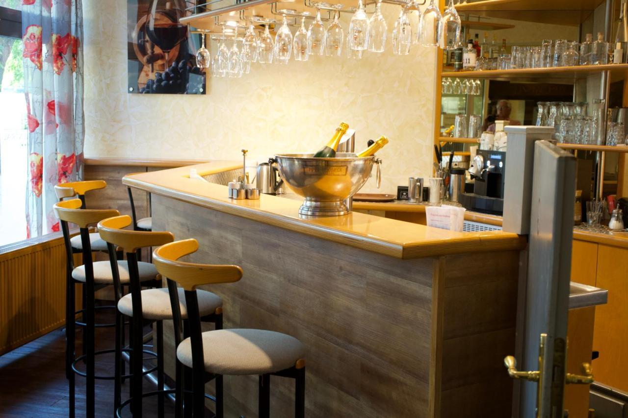 Hotel Central Frankenthal  Bagian luar foto