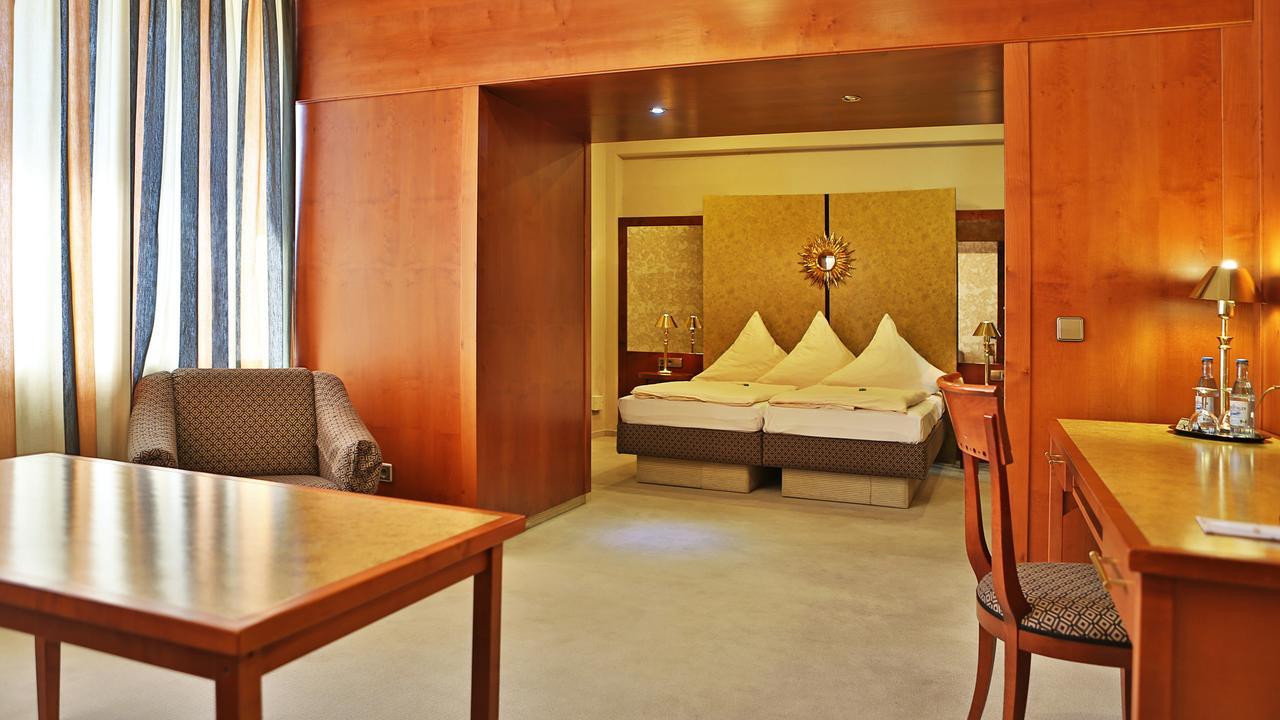 Hotel Central Frankenthal  Bagian luar foto