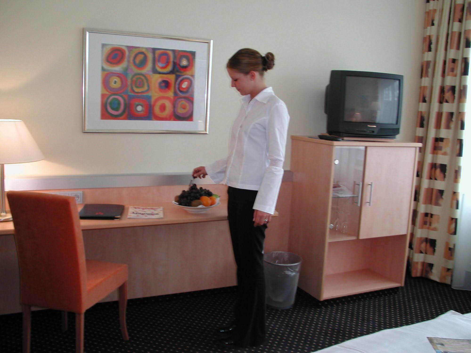 Hotel Central Frankenthal  Bagian luar foto