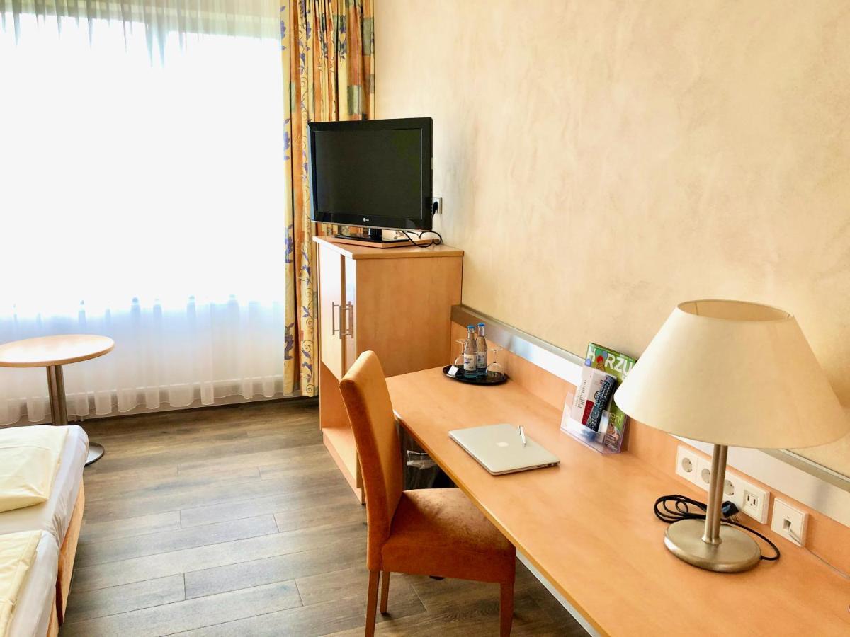 Hotel Central Frankenthal  Bagian luar foto