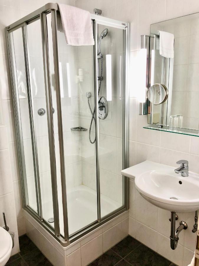 Hotel Central Frankenthal  Bagian luar foto