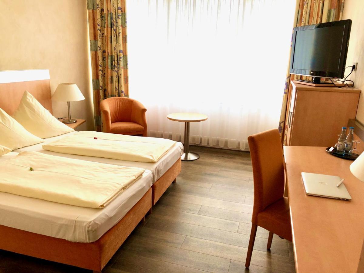 Hotel Central Frankenthal  Bagian luar foto
